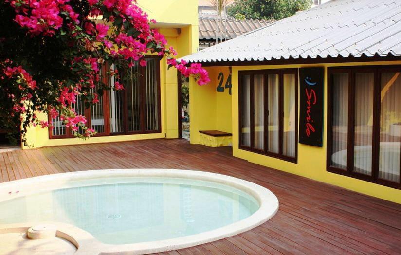 Smile House Guesthouse チエンマイ エクステリア 写真