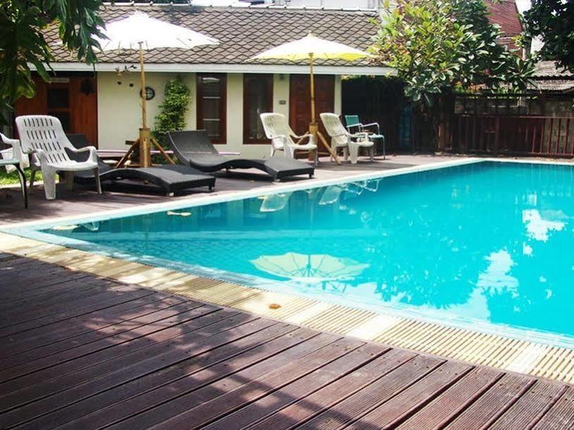 Smile House Guesthouse チエンマイ エクステリア 写真